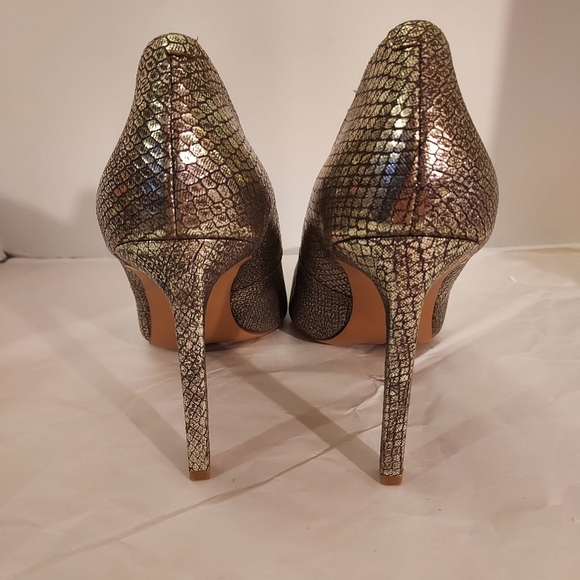Nine West Tatiana Pointy Toe Gold Metallic Snake Print Pumps in Size 9.5 M - Picture 8 of 12